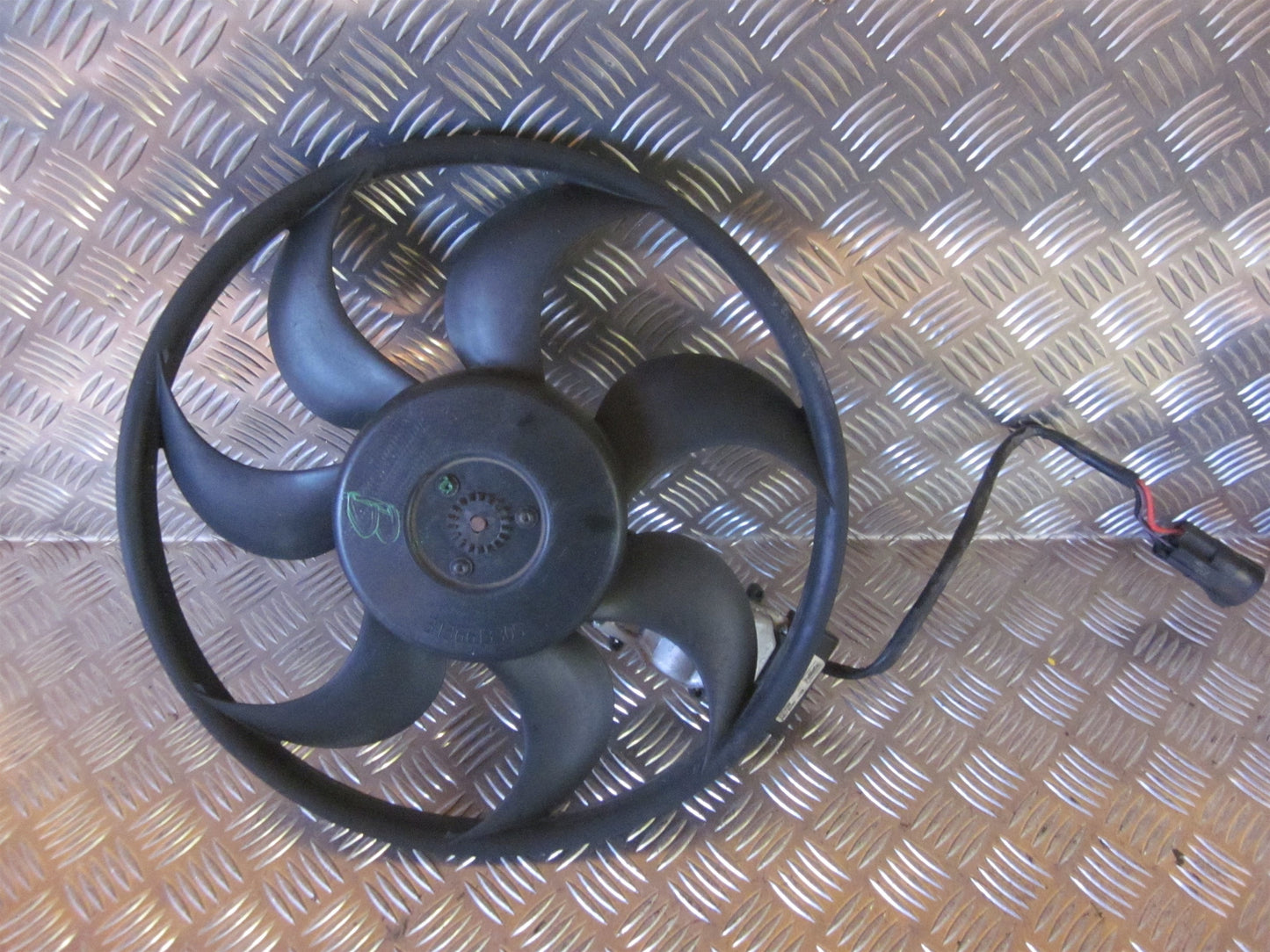 Ford Focus Kølerblæser El Med OEM Nr. Ophugger Fra Ford Ophugger