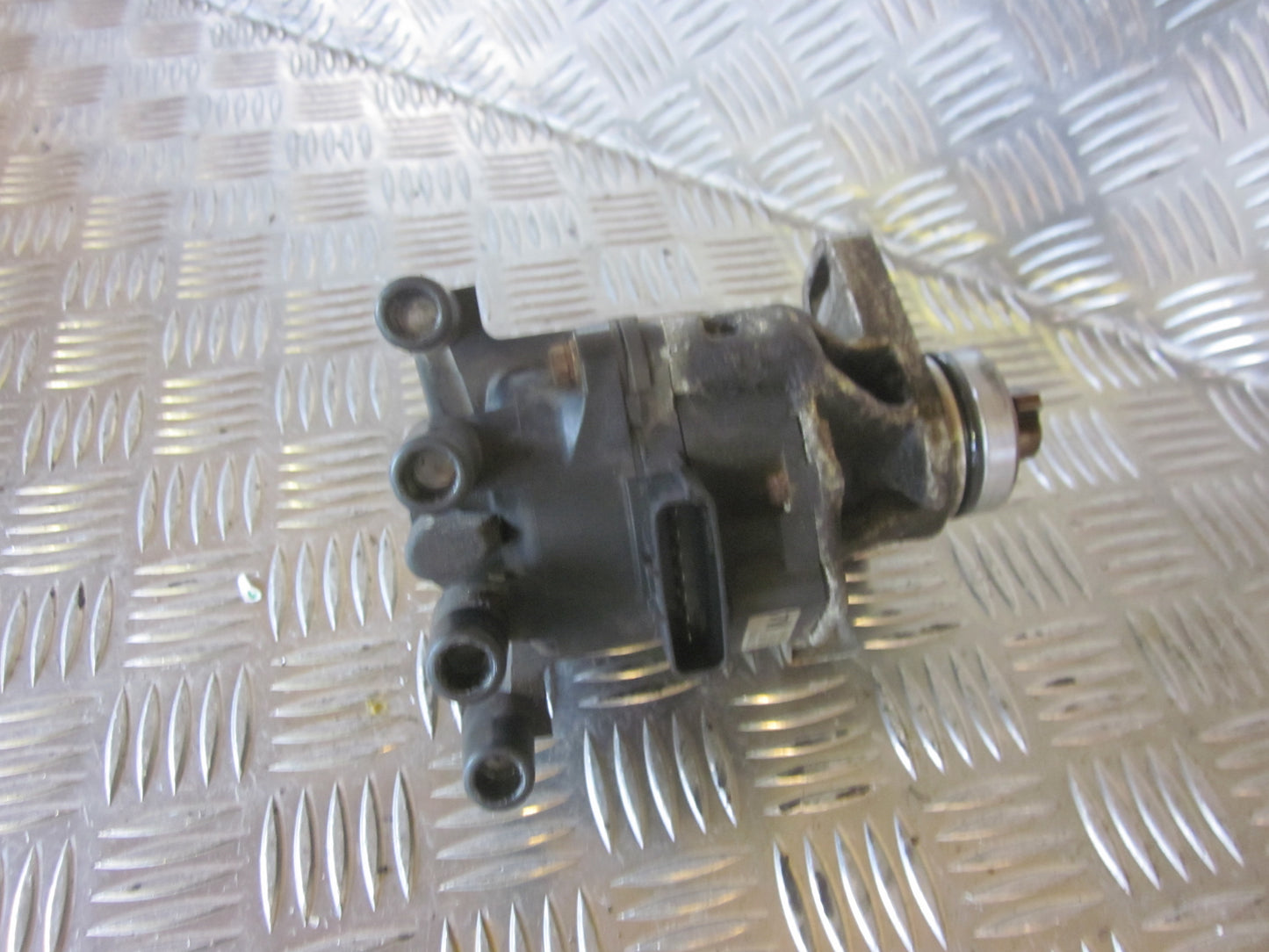 Mazda 323 F 5D BJ14 Strømfordeler El Med OEM Nr. Ophugger Fra Mazda Ophugger