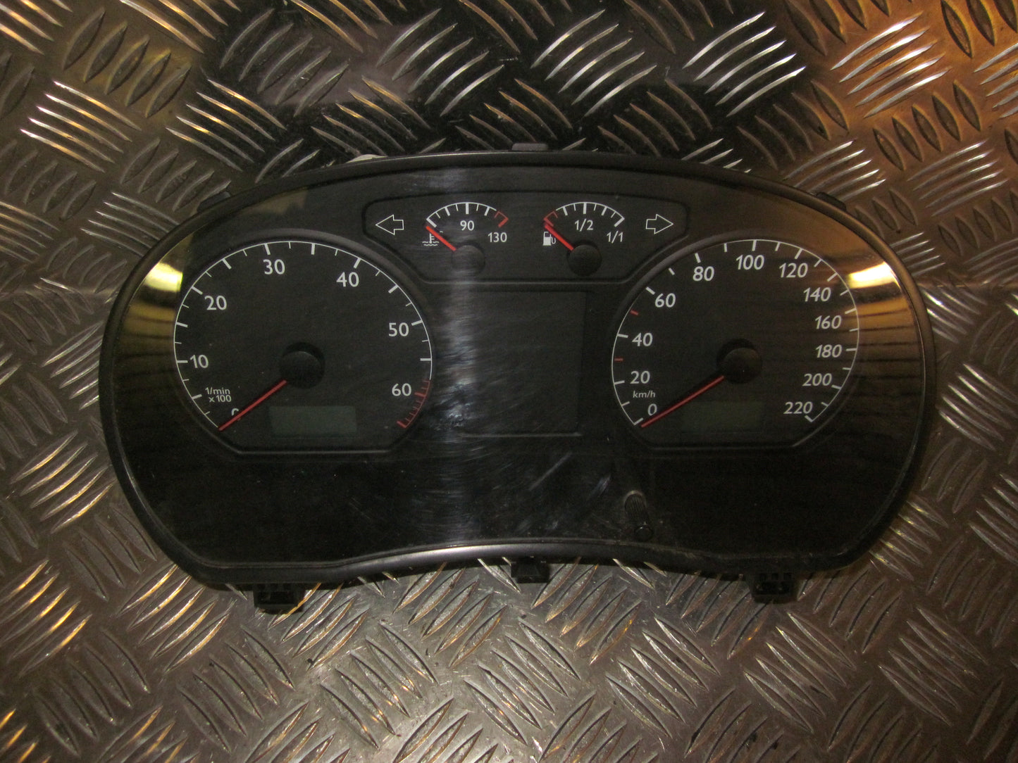 VW Polo 9N Speedometer - Instrument Med OEM Nr. 6Q0920800P Fra VW Ophugger