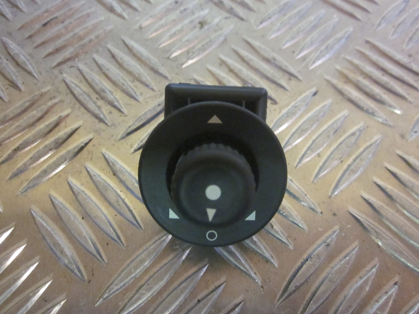 Peugeot Partner Kontakt Sidespejl Med OEM Nr. 185526 Fra Peugeot Ophugger