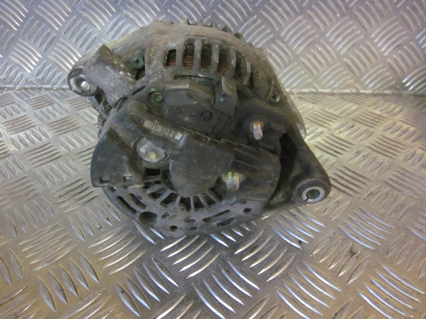 Opel Zafira A Generator Med OEM Nr. 0124415002 Fra Opel Ophugger