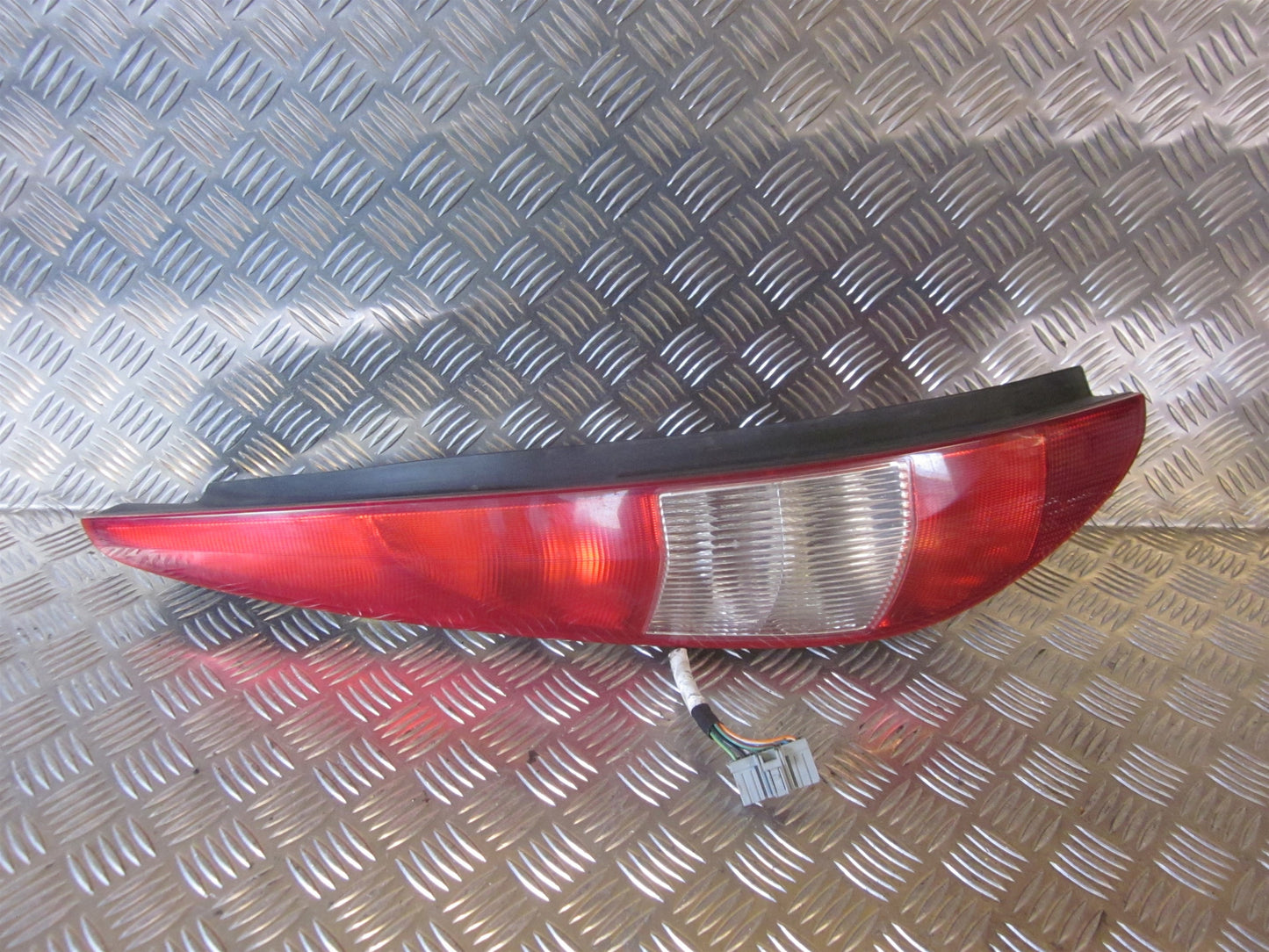 Ford Mondeo 3 Baglygte Med OEM Nr. Ophugger Fra Ford Ophugger