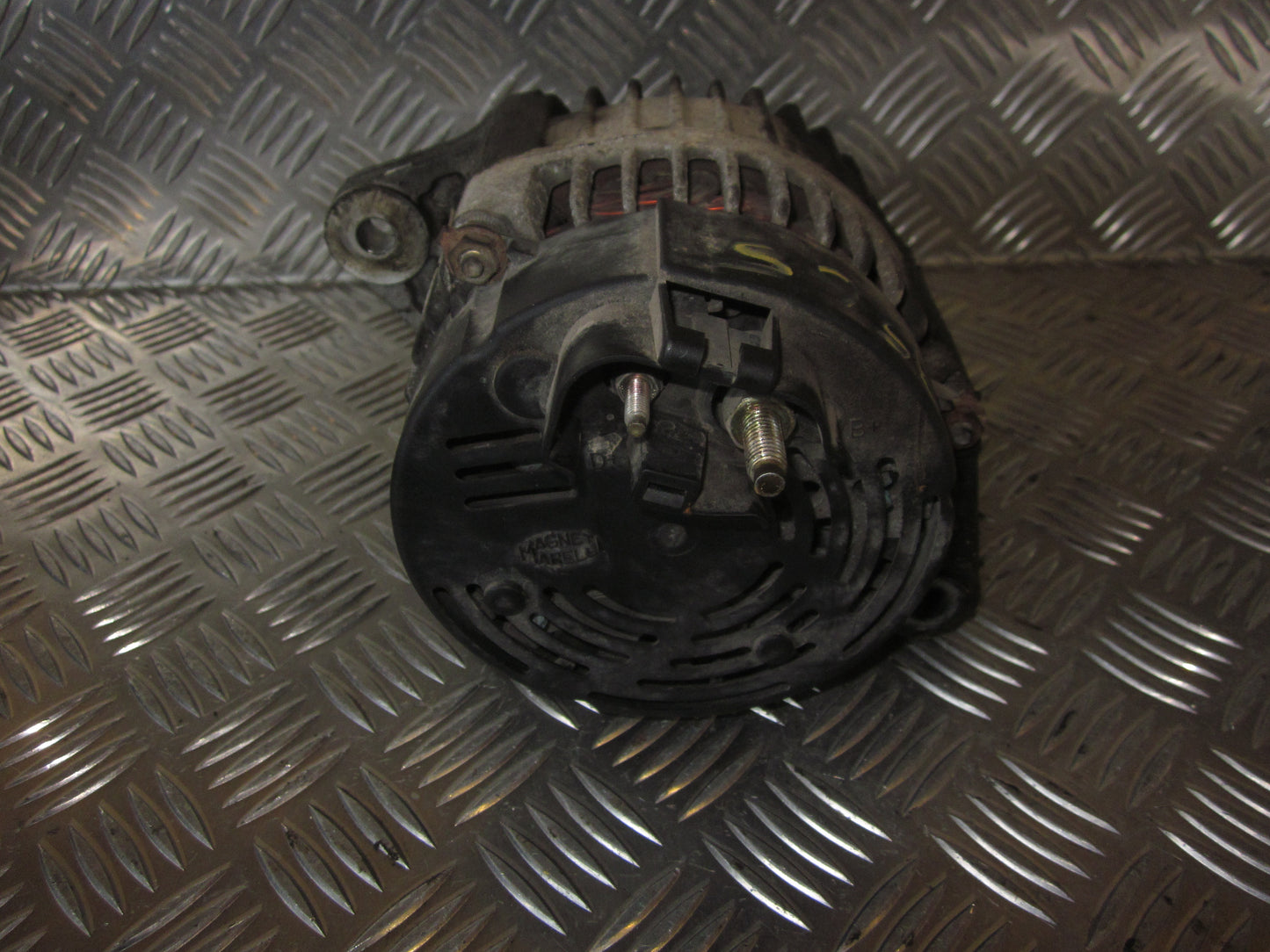 Alfa Romeo 156 Generator Med OEM Nr. 63321423 Fra Alfa Romeo Ophugger