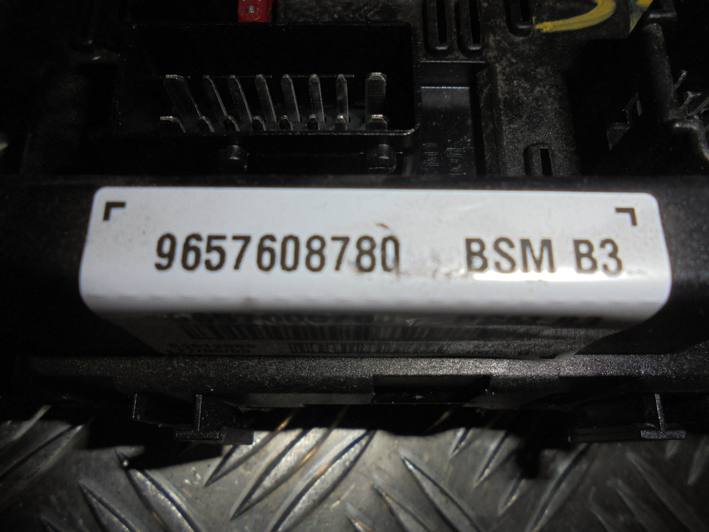 Peugeot 206+ Sikringsboks Med OEM Nr. 9657608780 Fra Peugeot Ophugger