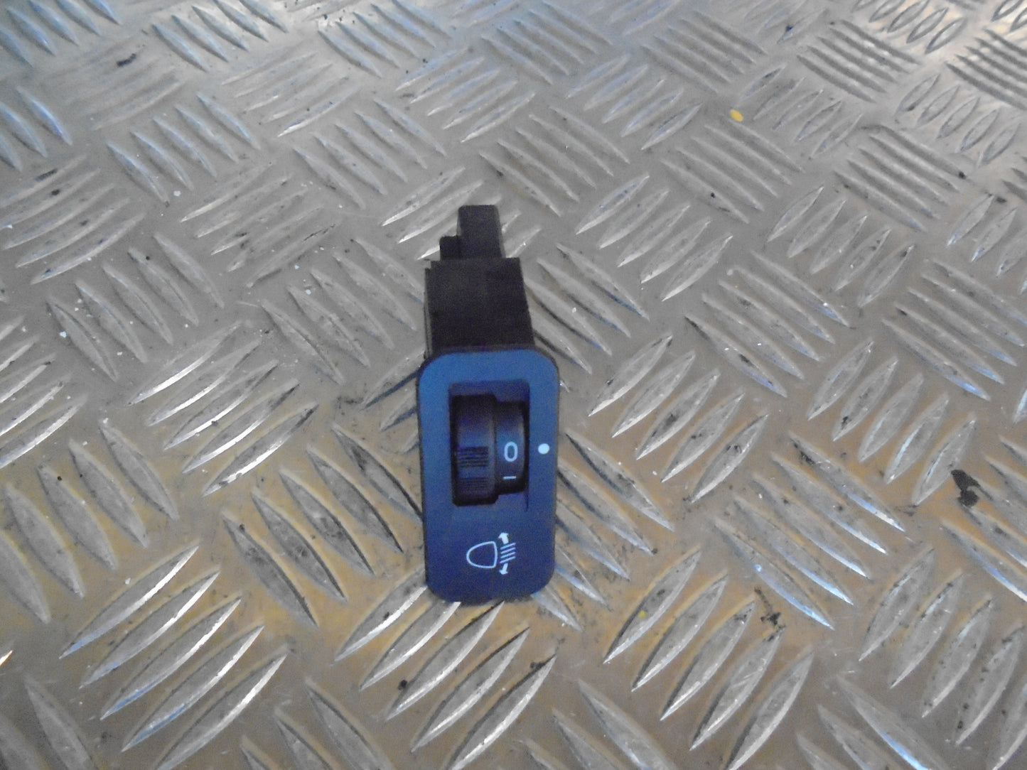 Peugeot 206+ Kontakt Lygtejustering Med OEM Nr. Ophugger Fra Peugeot Ophugger