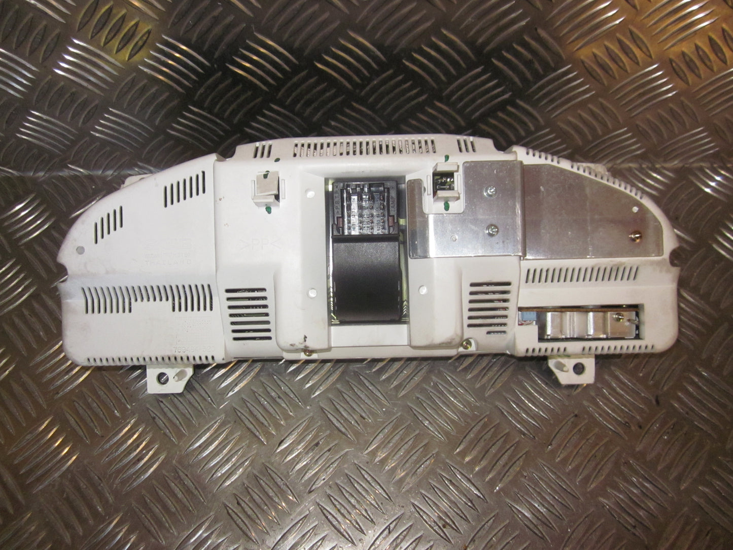 Saab 900 Instrument Med OEM Nr. Ophugger Fra Saab Ophugger