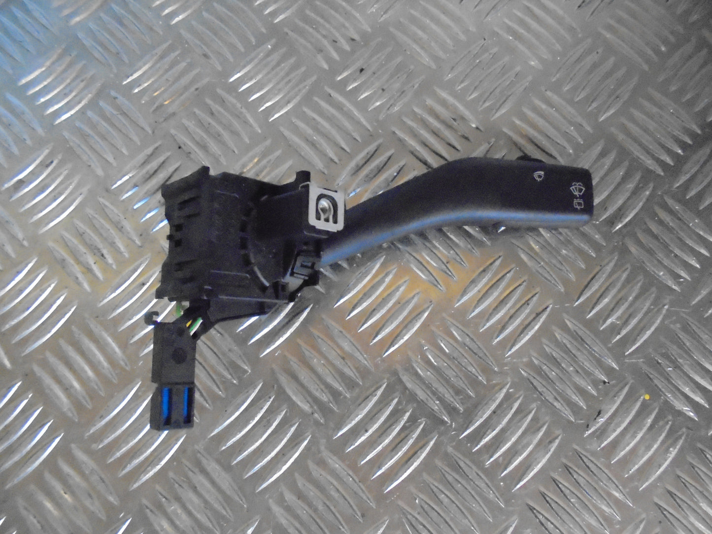 VW Touran 1T GP Kontakt Visker Med OEM Nr. Ophugger Fra VW Ophugger