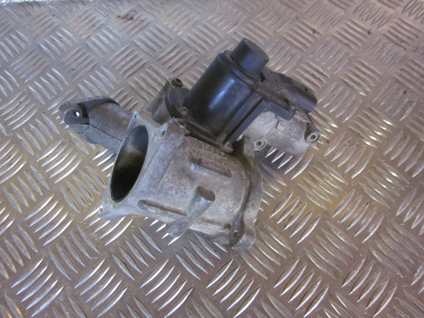VW Touran 1T GP Egr Ventil Med OEM Nr. 03G129637A Fra VW Ophugger