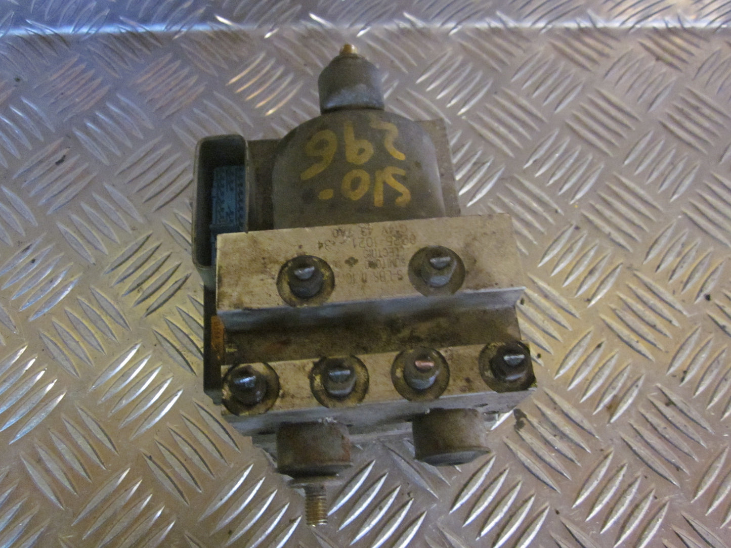 Mazda 626 GF/GW Abs Pumpe Med OEM Nr. G14V437A0 Fra Mazda Ophugger