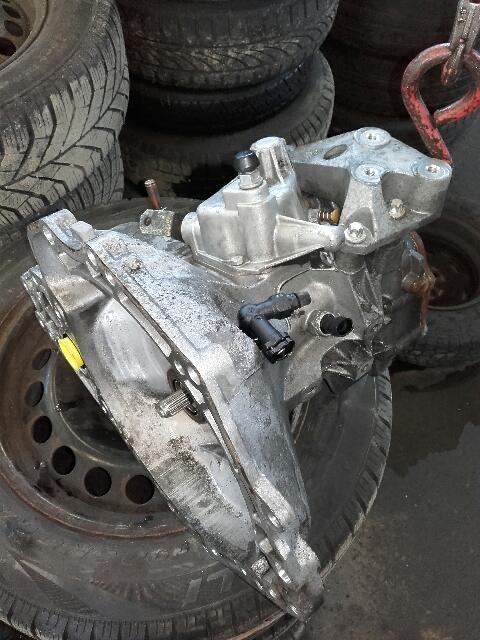 Opel Astra H Gearkasse 5 Trin Med OEM Nr. Ophugger Fra Opel Ophugger