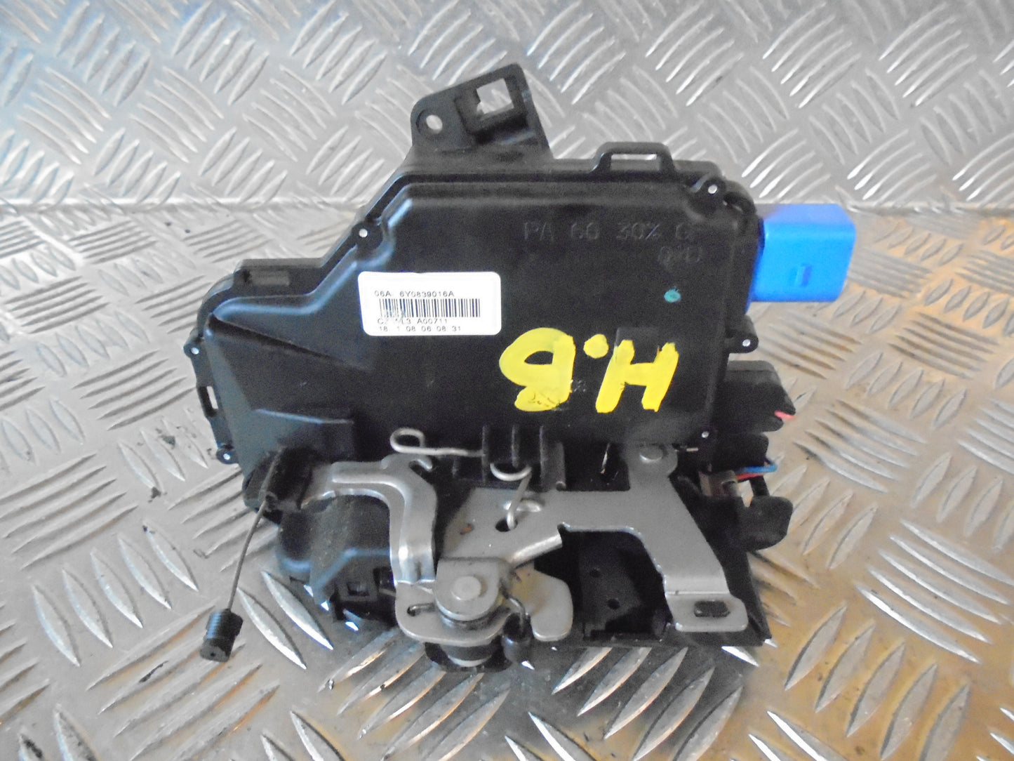 Skoda Fabia Dørlås Med OEM Nr. 5J0839016 Fra Skoda Ophugger