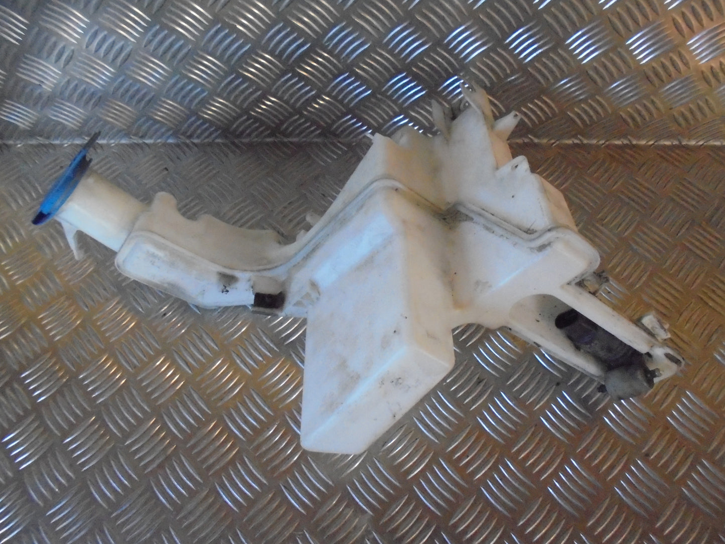 VW Passat 3C Sprinkler M/Motor Med OEM Nr. Ophugger Fra VW Ophugger