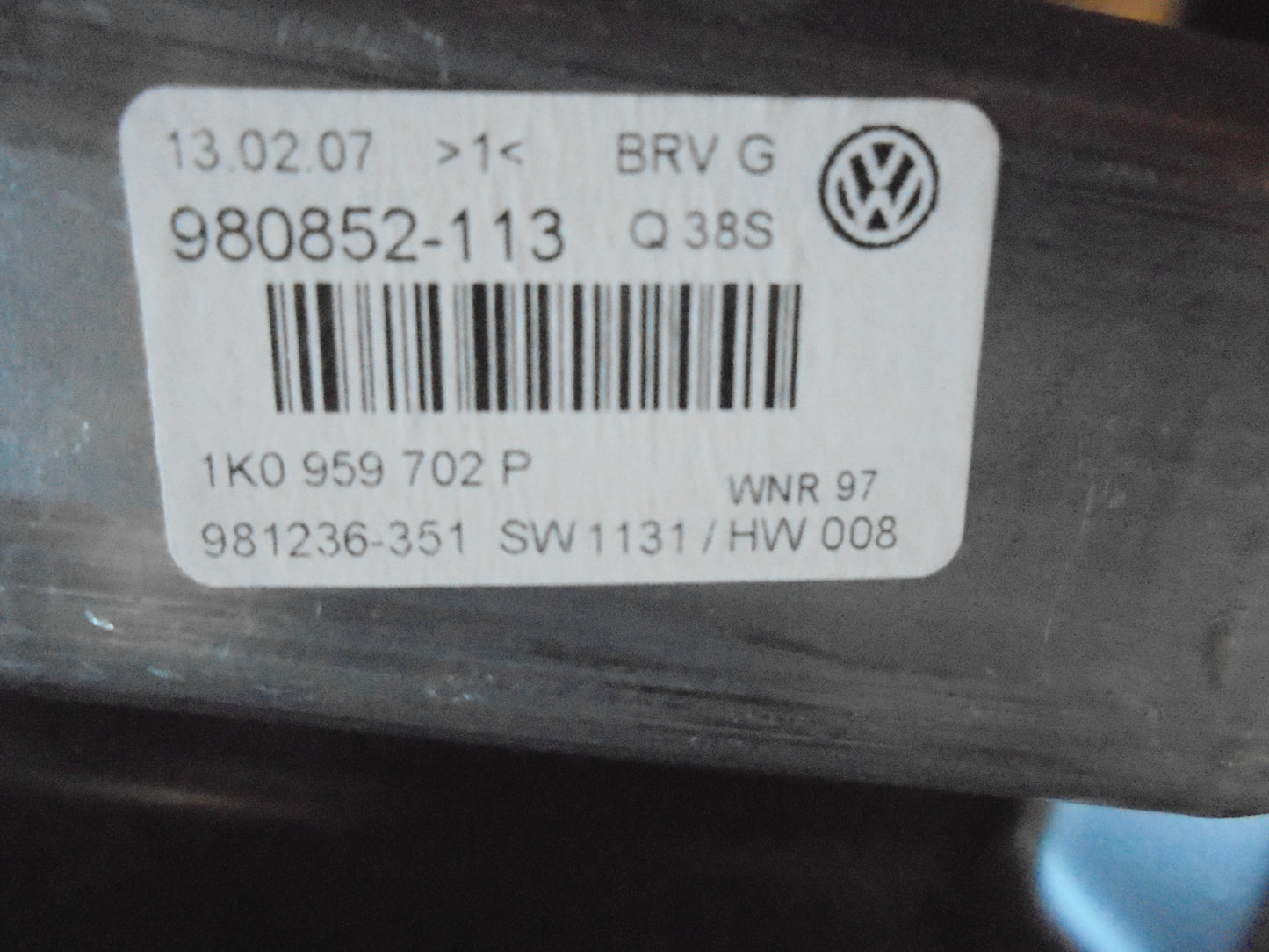 VW Passat 3C Rudemotor - Rudehejs Med OEM Nr. Ophugger Fra VW Ophugger