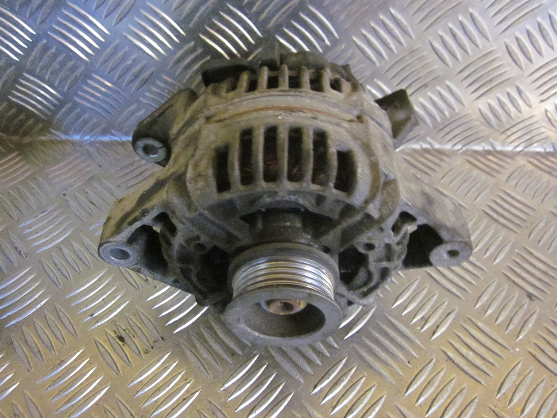 Opel Zafira A Generator Med OEM Nr. 90541971 Fra Opel Ophugger