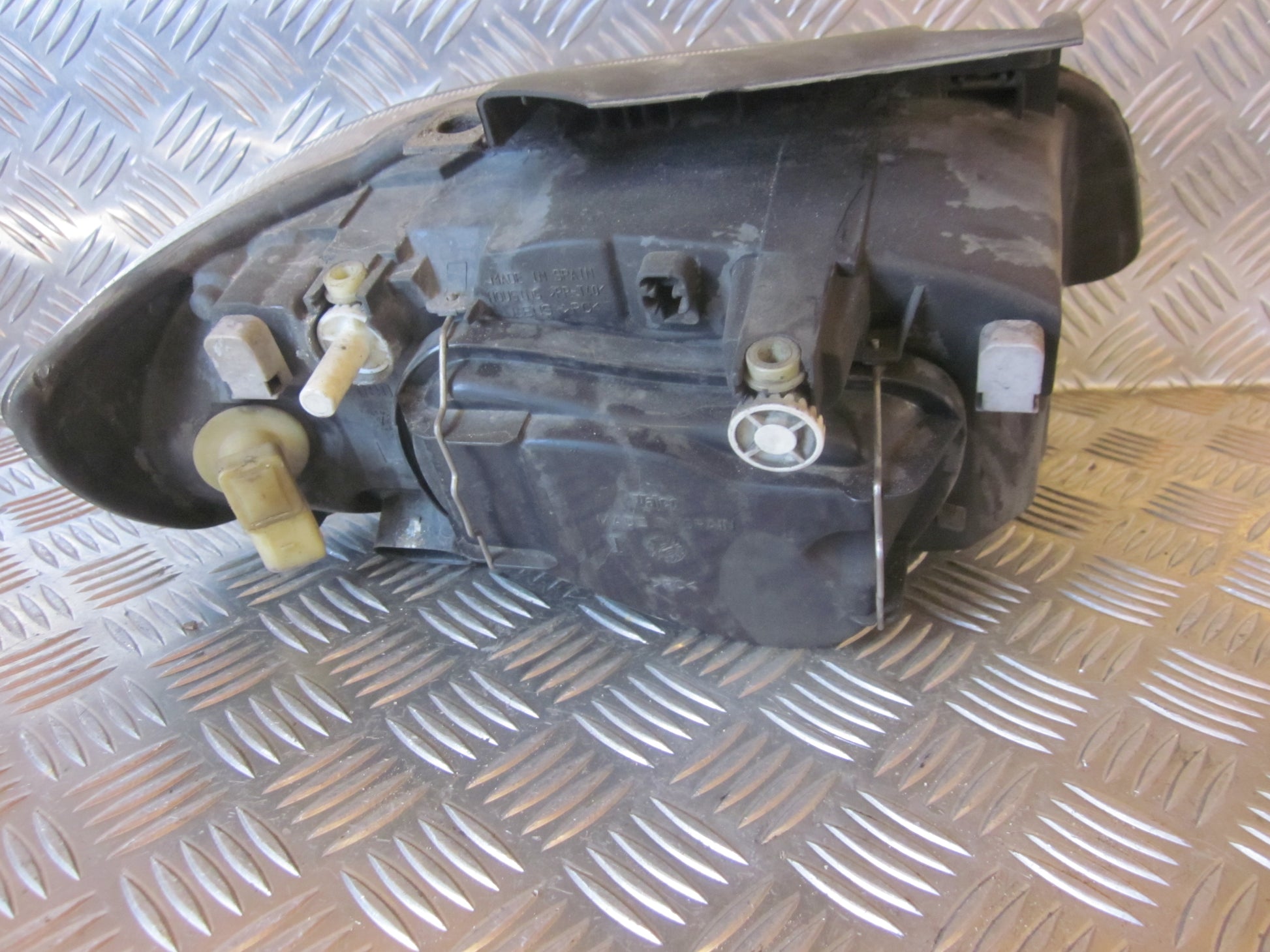 Seat Ibiza 6K2 Forlygte Med OEM Nr. Ophugger Fra Seat Ophugger