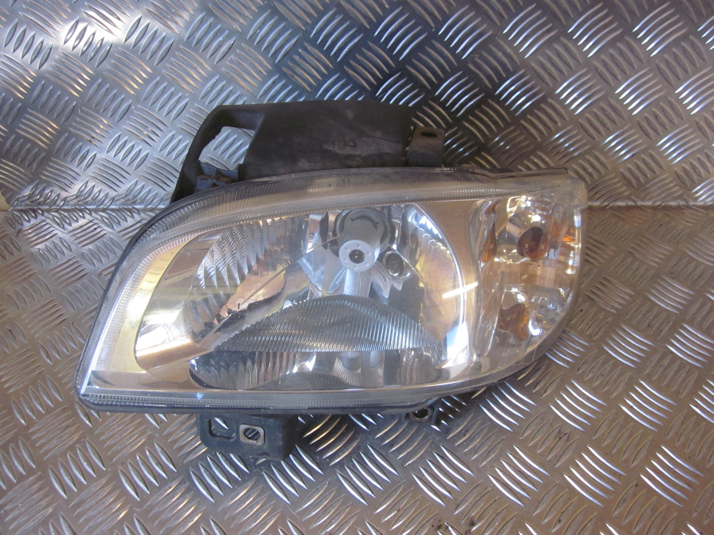 Seat Ibiza 6K2 Forlygte Med OEM Nr. Ophugger Fra Seat Ophugger