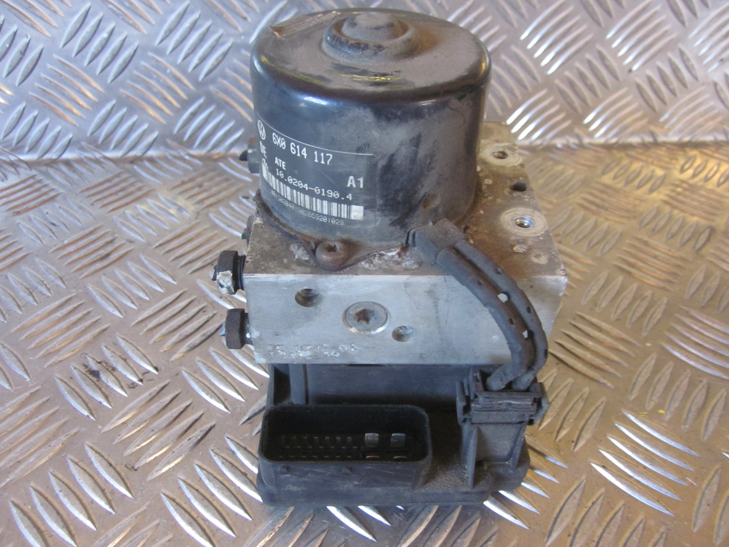 Seat Ibiza 6K2 Abs Pumpe Med OEM Nr. 6X0614117 Fra Seat Ophugger