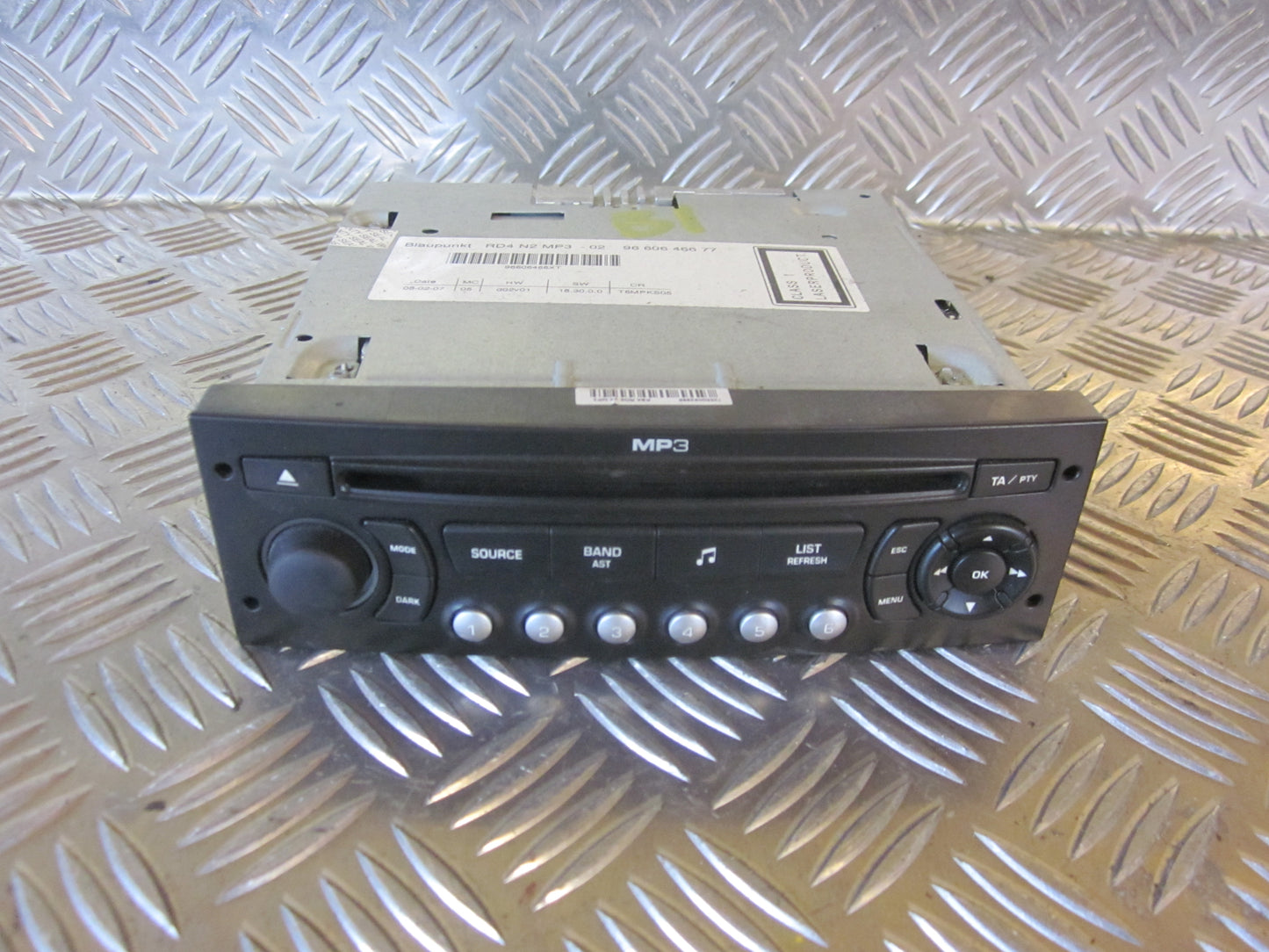 Peugeot 207 Radio M/Cd Med OEM Nr. Ophugger Fra Peugeot Ophugger