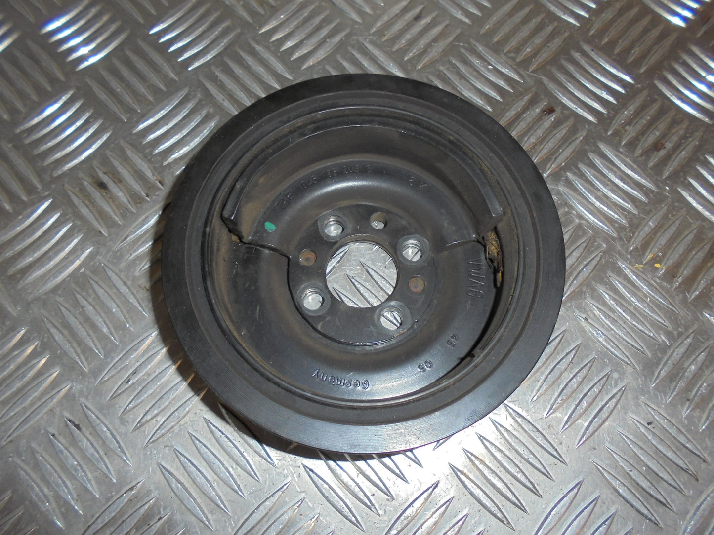 VW Polo 9N Krumtap Remskive Servo Med OEM Nr. 045105243C Fra VW Ophugger