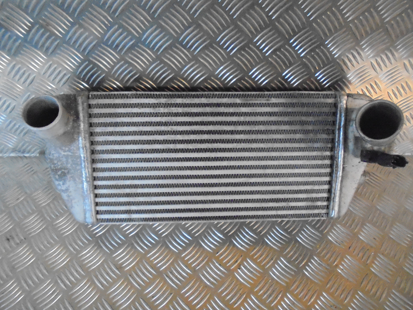 Kia Carnival Køler Intercooler Med OEM Nr. Ophugger Fra Kia Ophugger