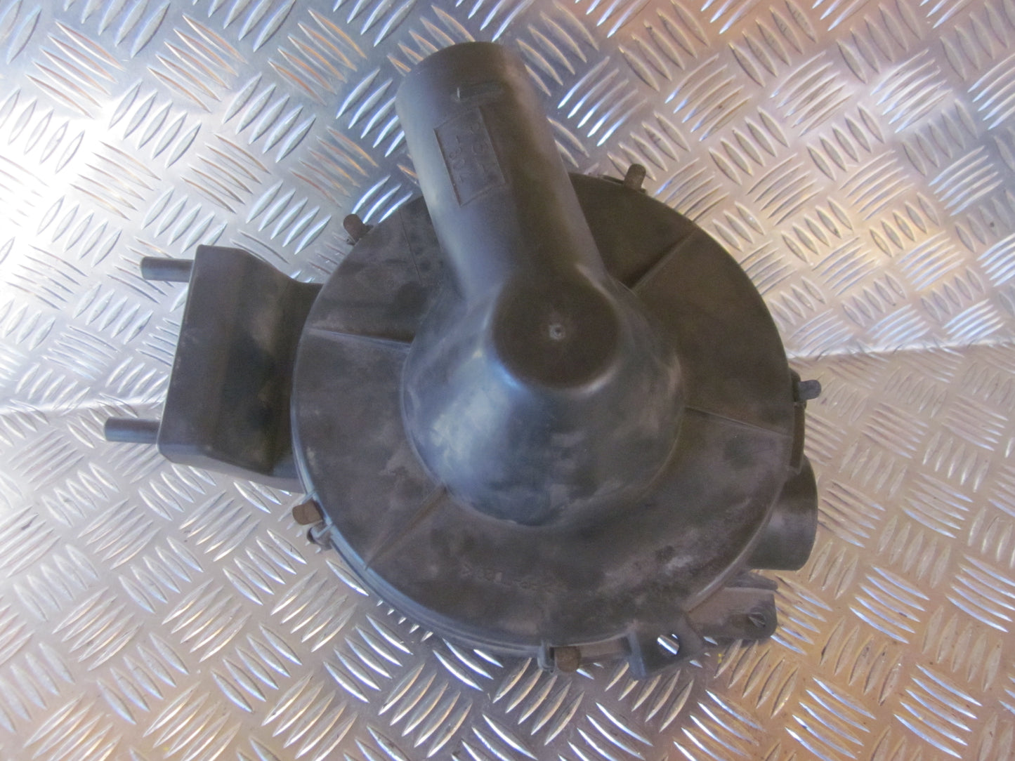 Peugeot Partner Luftfilterkasse Med OEM Nr. Ophugger Fra Peugeot Ophugger