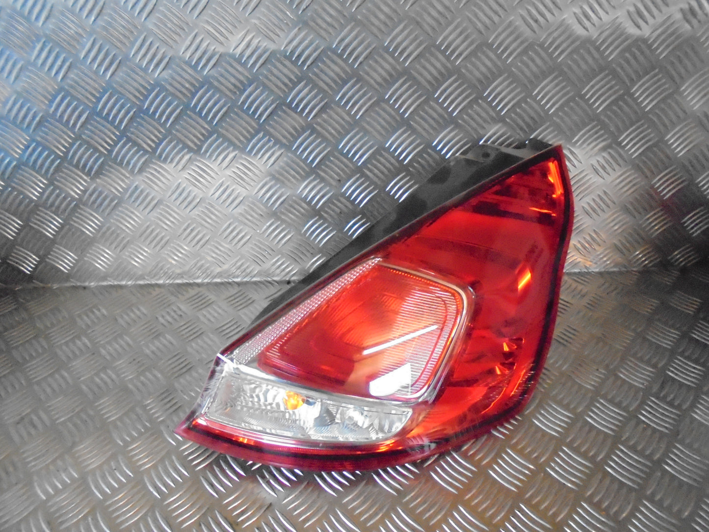 Ford Fiesta 7 Baglygte Med OEM Nr. Ophugger Fra Ford Ophugger