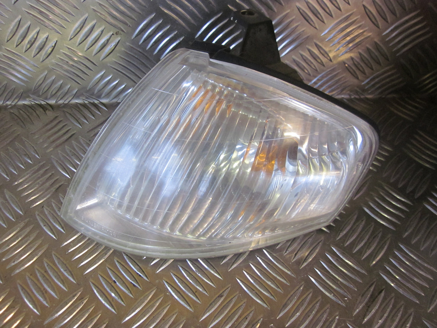 Mazda 323 F 5D BJ14 Blinklygte For Med OEM Nr. Ophugger Fra Mazda Ophugger