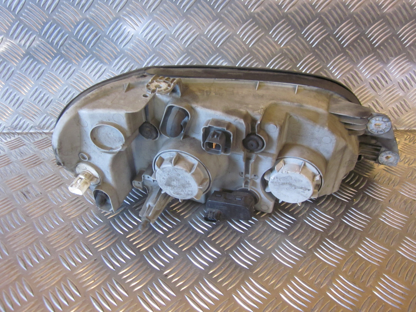 Kia Carnival Forlygte Med OEM Nr. 0K54E51040A Fra Kia Ophugger