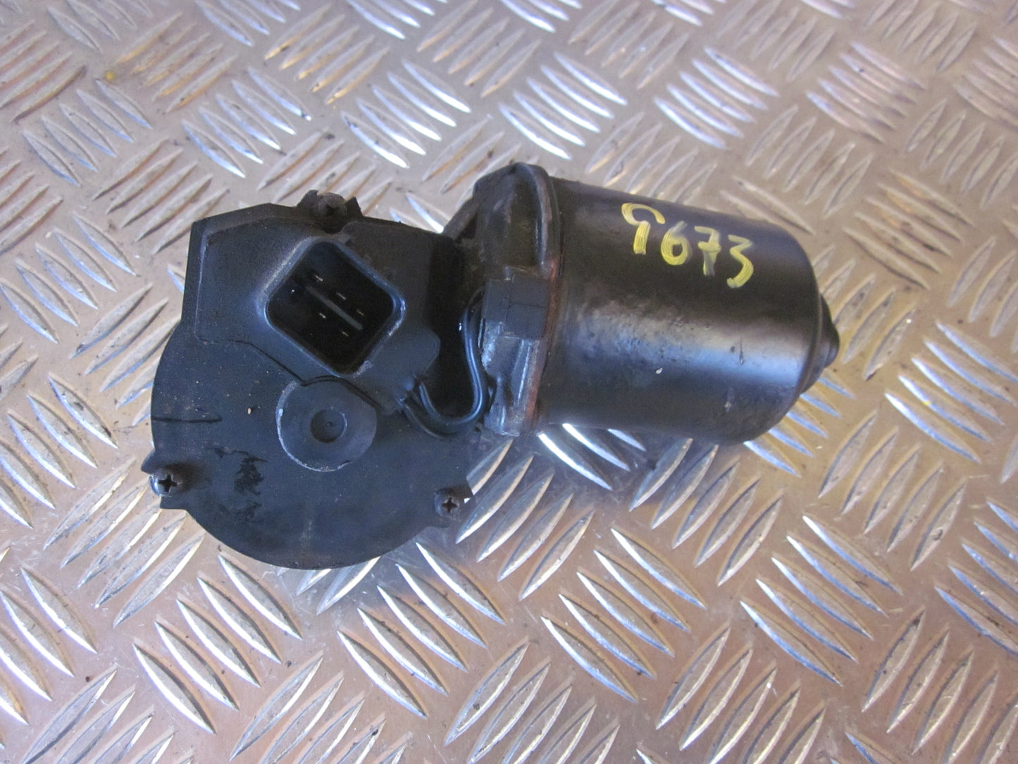 Kia Carnival Viskermotor Med OEM Nr. Ophugger Fra Kia Ophugger