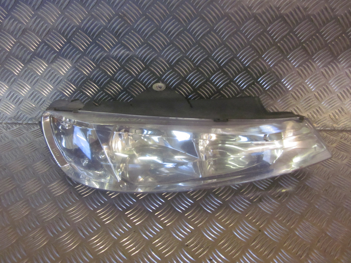 Peugeot 406 Forlygte Med OEM Nr. 6205V2	 Fra Peugeot Ophugger