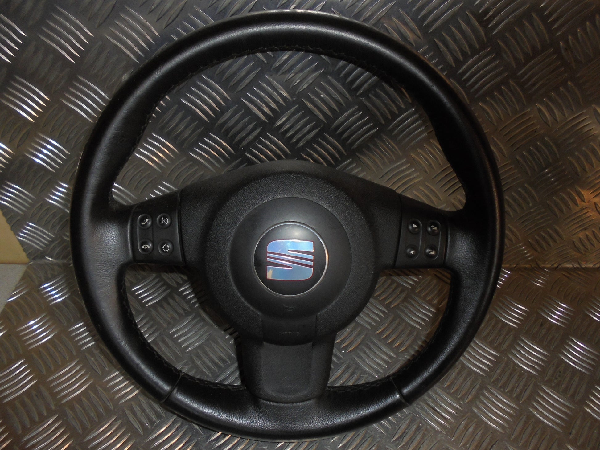 Seat Leon 1P Rat Med OEM Nr. Ophugger Fra Seat Ophugger