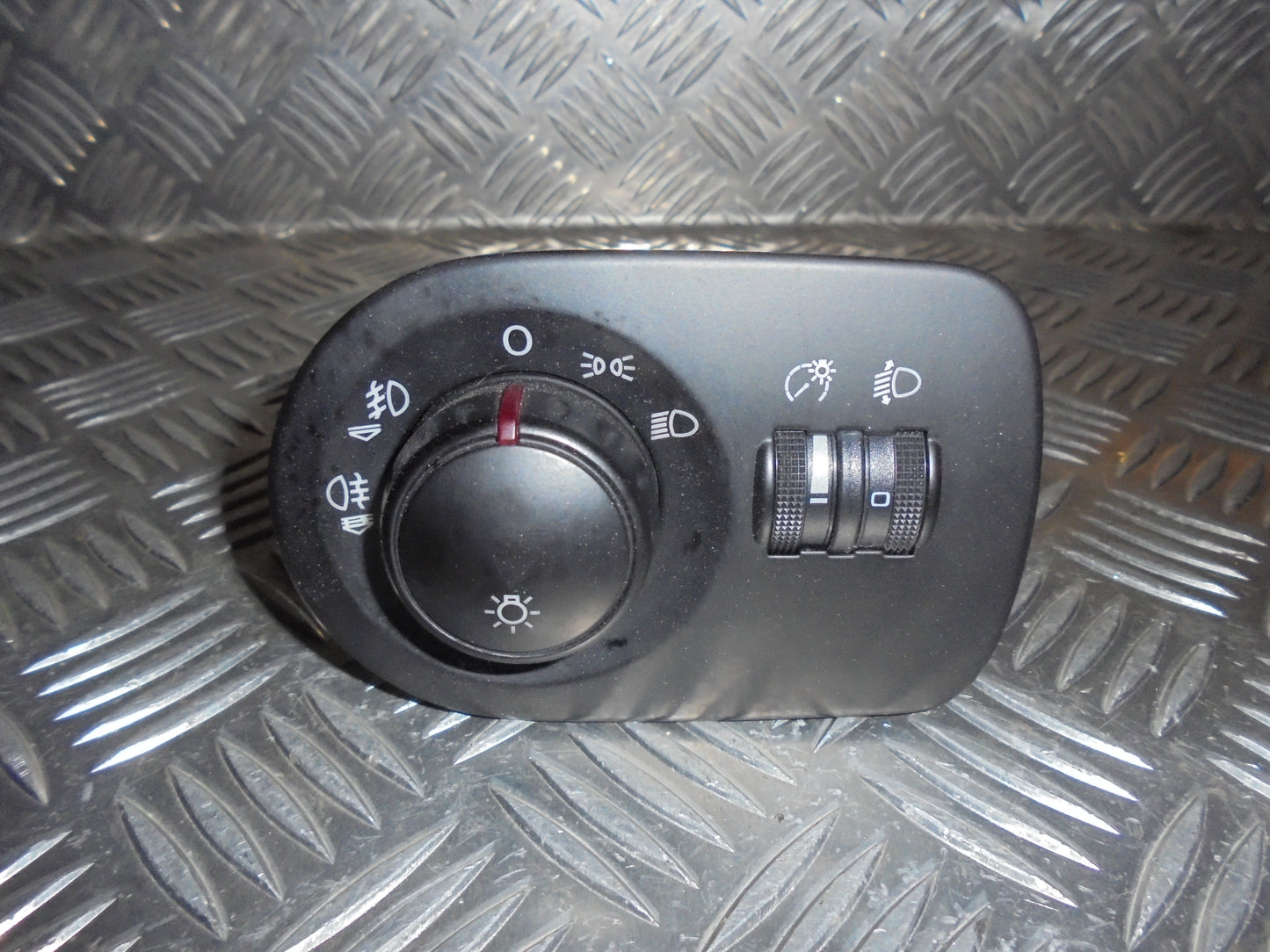 Seat Leon 1P Kontakt Lys Med OEM Nr. Ophugger Fra Seat Ophugger