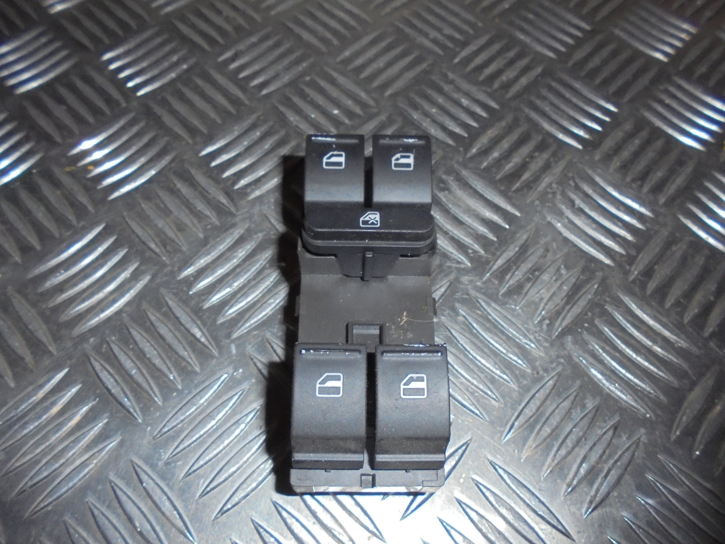 Seat Leon 1P Kontakt Rudehejs Med OEM Nr. Ophugger Fra Seat Ophugger
