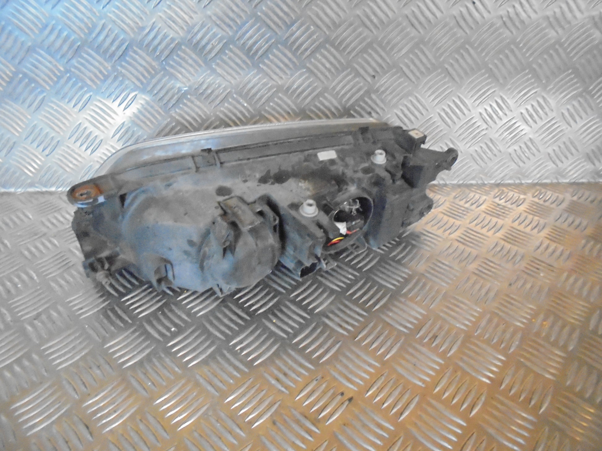 Mazda 626 GF/GW Forlygte Med OEM Nr. GG3E510K0 Fra Mazda Ophugger