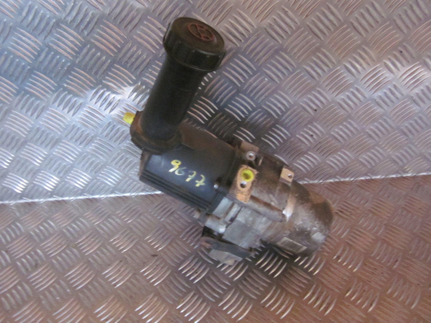 Peugeot 307 Servopumpe Med OEM Nr. 9661337480 Fra Peugeot Ophugger