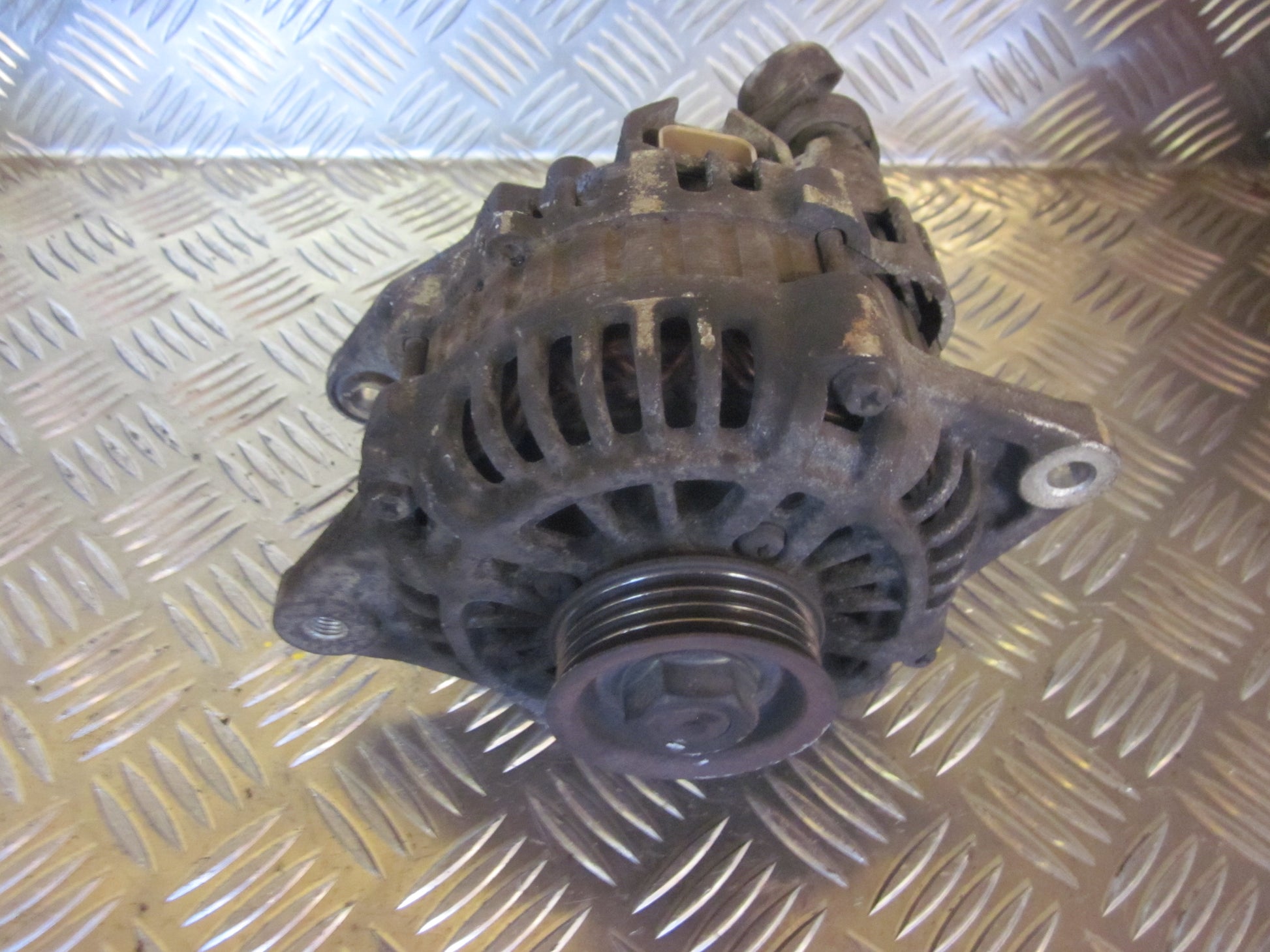 Mazda 323 F 5D BJ14 Generator Med OEM Nr. A2TB0091A Fra Mazda Ophugger