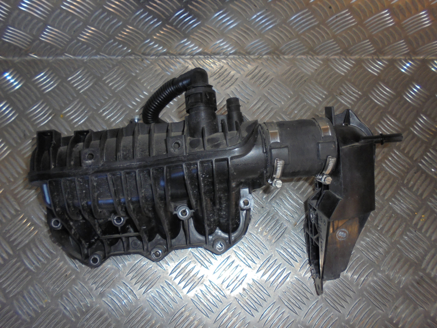 Ford Fiesta 7 Manifold Ind Med OEM Nr. Ophugger Fra Ford Ophugger