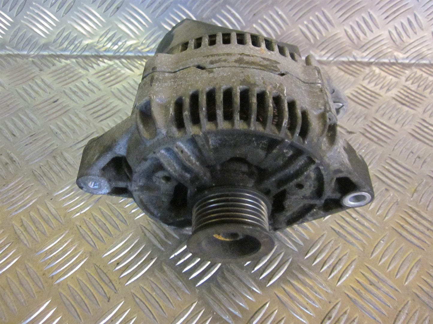 Opel Vectra B Generator Med OEM Nr. 0123505002 Fra Opel Ophugger