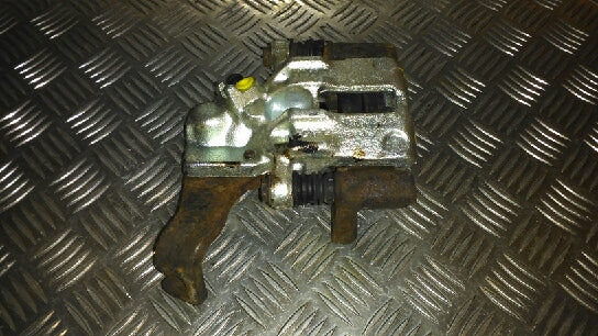 Nissan Micra K11 Bremsekaliber VB Med OEM Nr. Ophugger Fra Nissan Ophugger