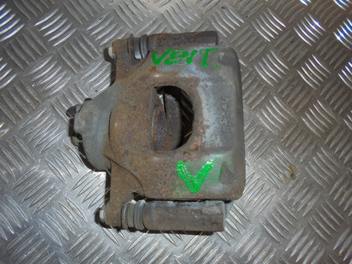 Peugeot 107 Bremsekaliber VF Med OEM Nr. Ophugger Fra Peugeot Ophugger