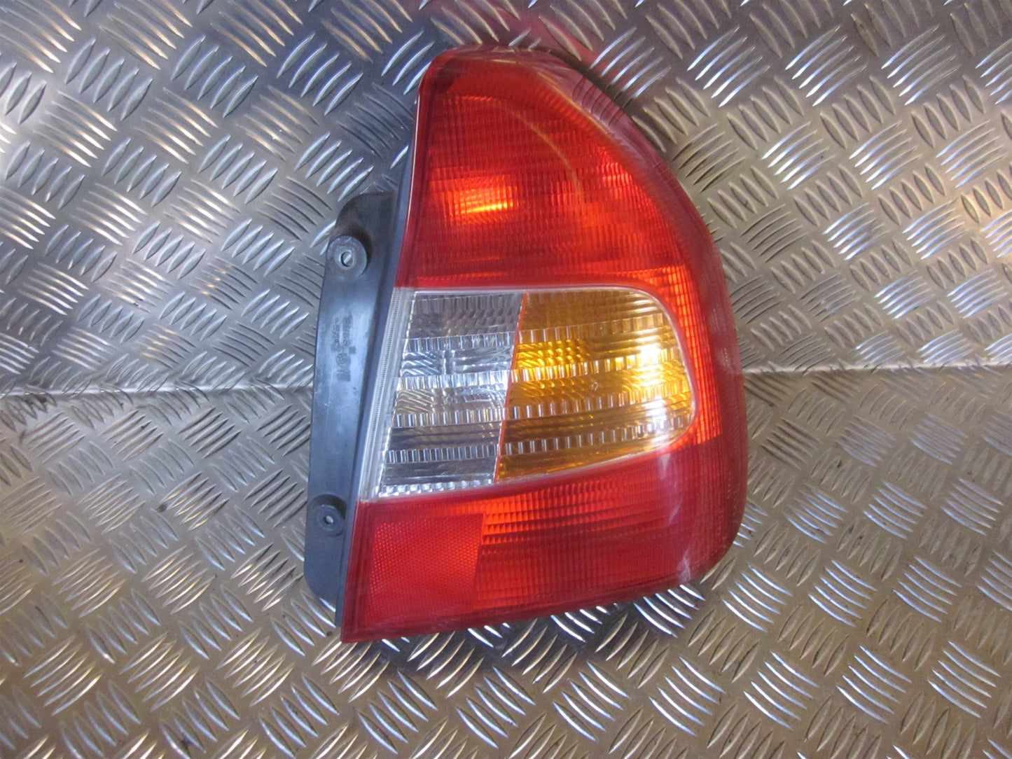 Hyundai Accent Baglygte Med OEM Nr. Ophugger Fra Hyundai Ophugger