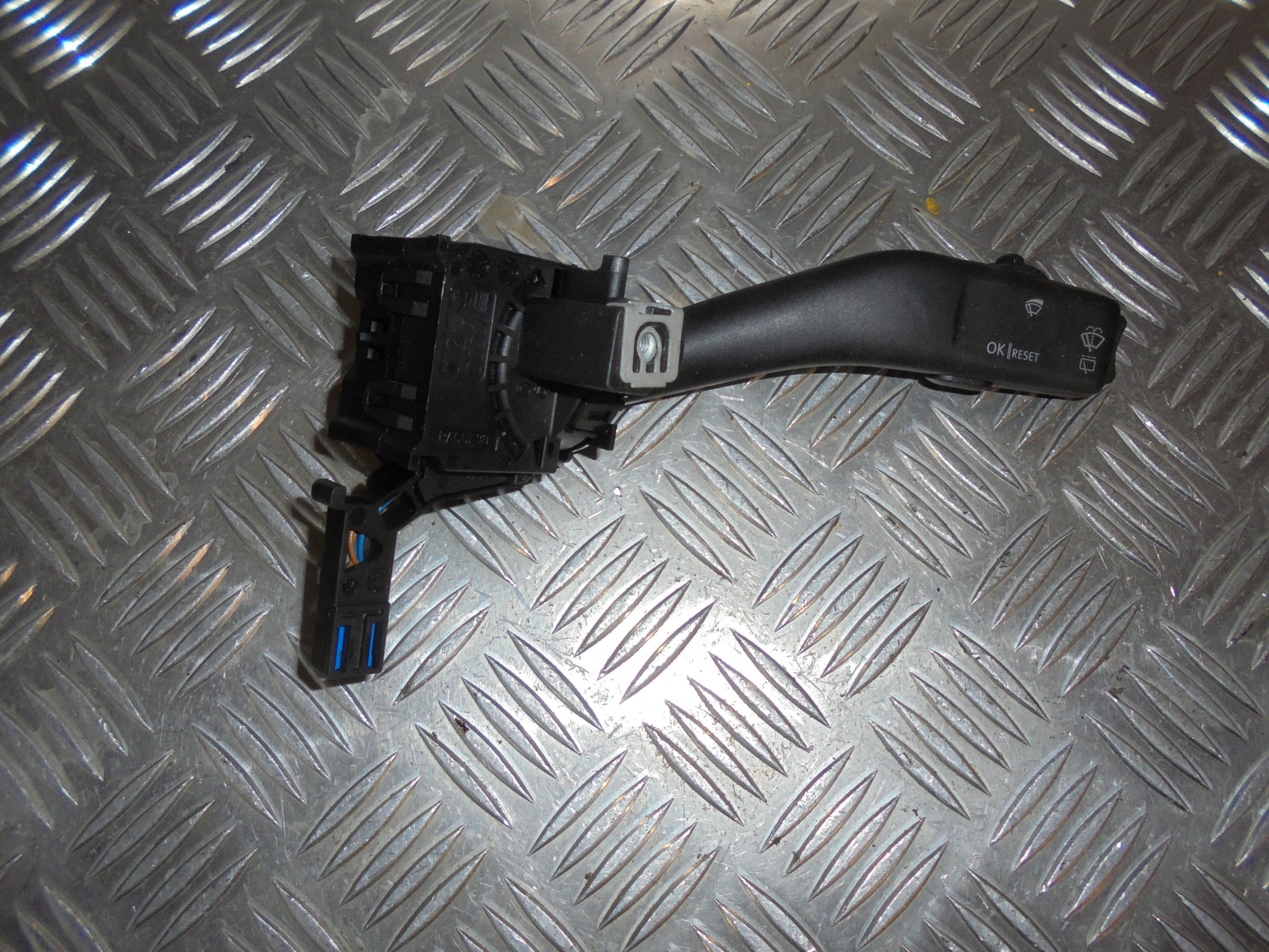 Skoda Octavia Kontakt Visker Med OEM Nr. 1K0953519J Fra Skoda Ophugger