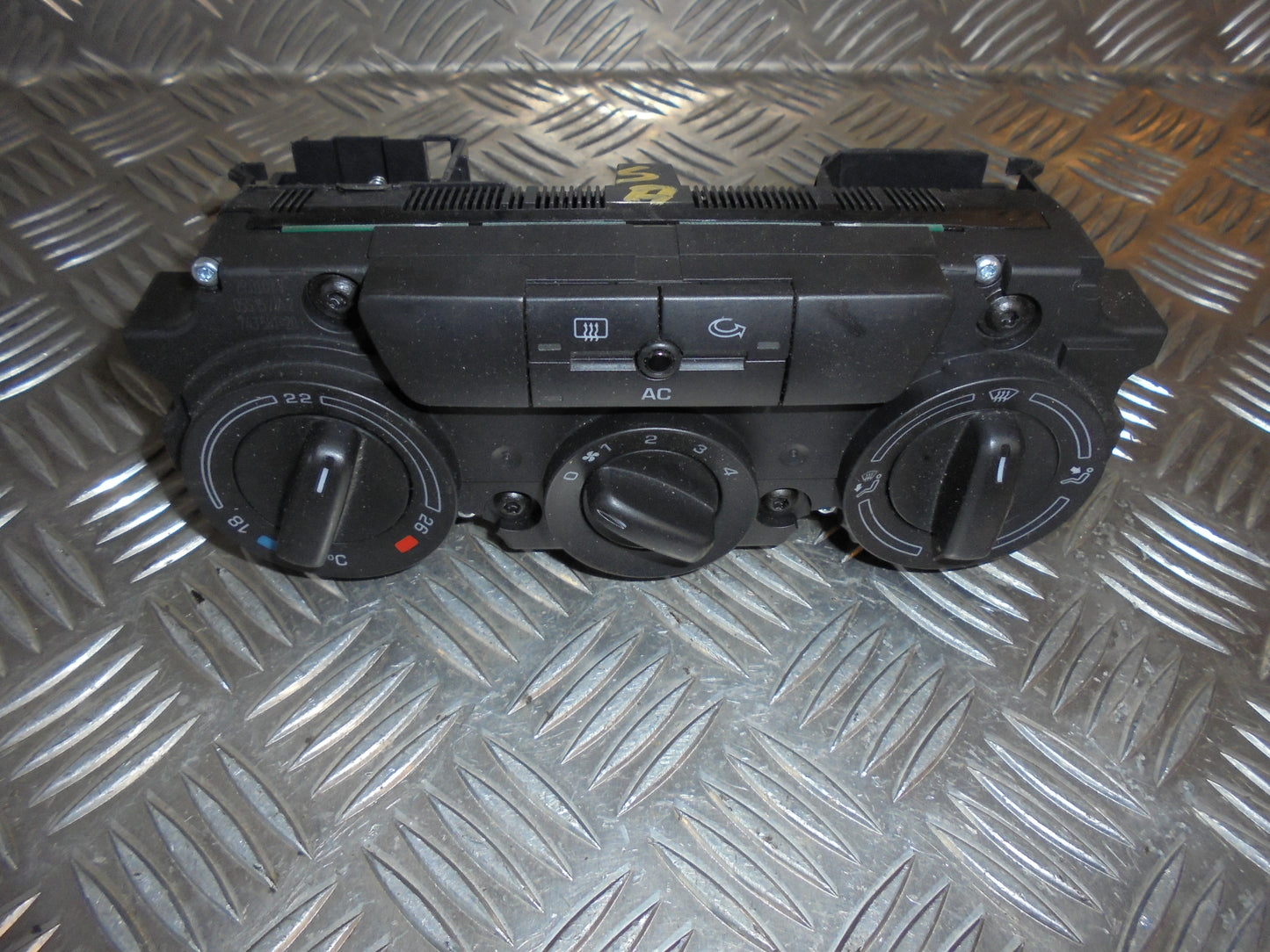 Skoda Octavia Varmeregulering Med OEM Nr. 1Z0820047K Fra Skoda Ophugger