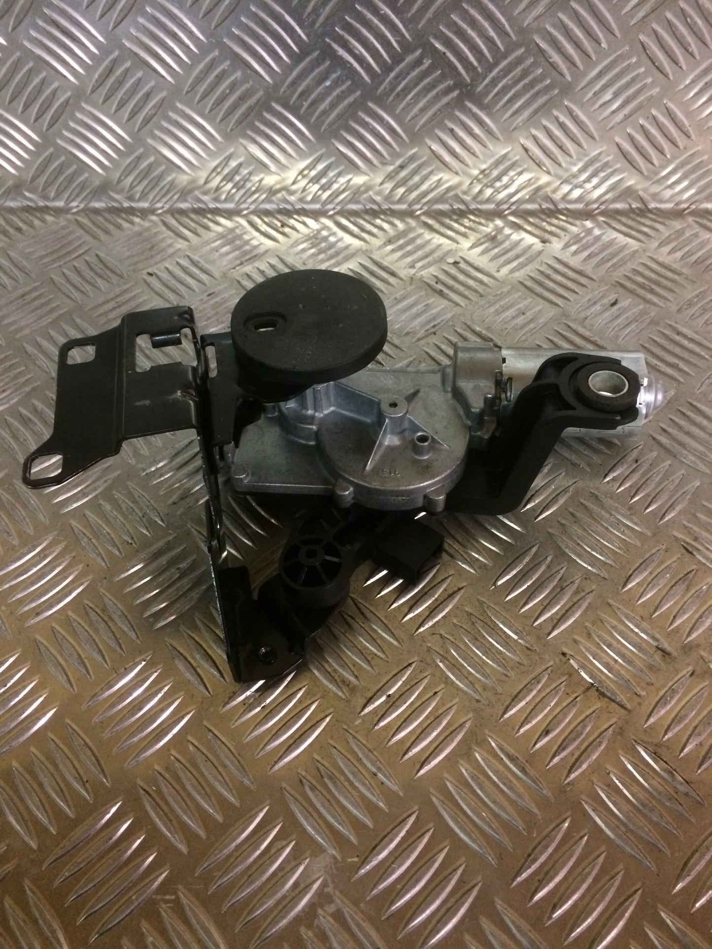 BMW 3-Serie E90/E91/E92/E Bagrudevisker Motor Med OEM Nr. Ophugger Fra BMW Ophugger