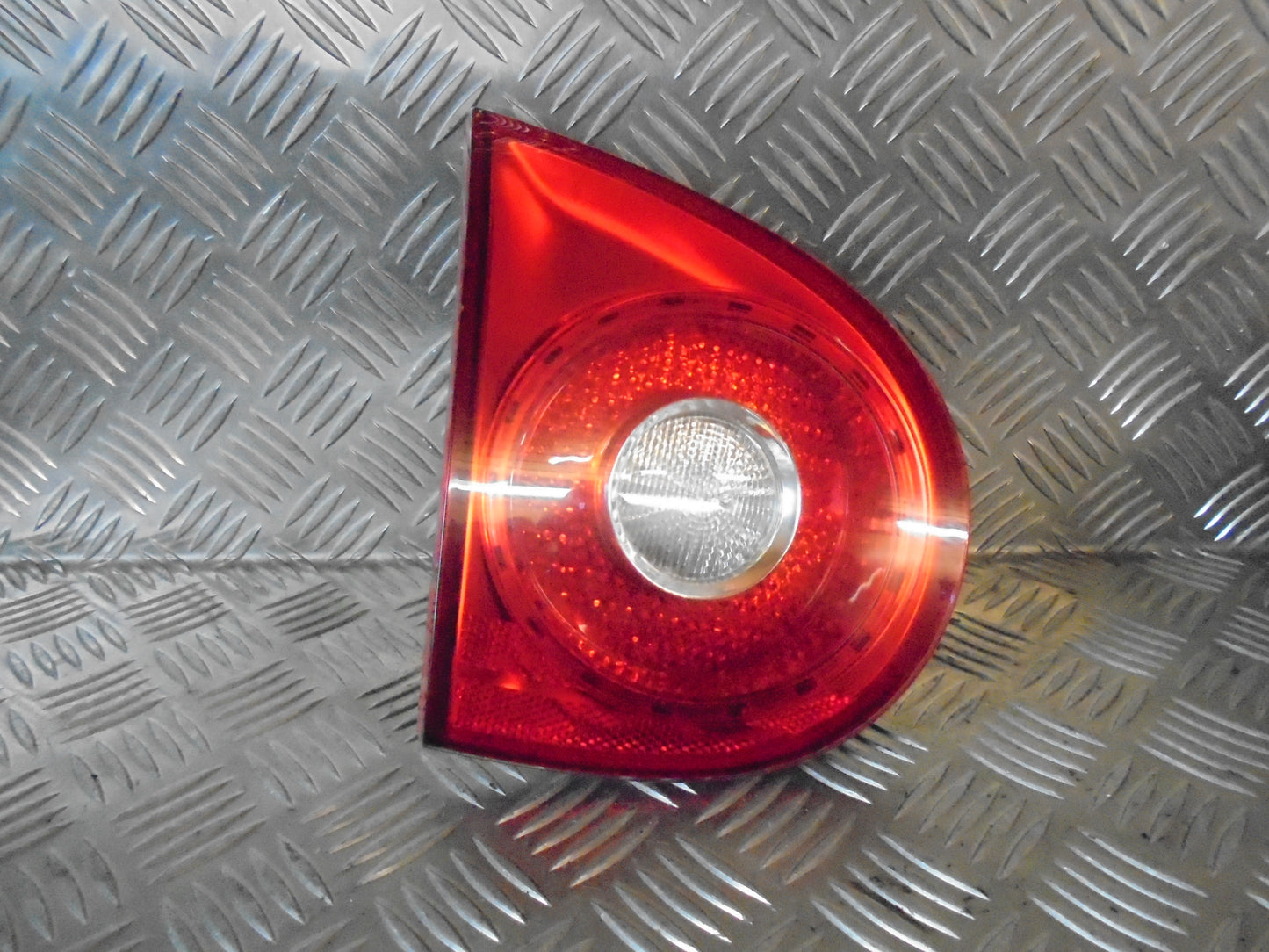 VW Golf 5 1K Baglygte Med OEM Nr. 1K5945093F Fra VW Ophugger