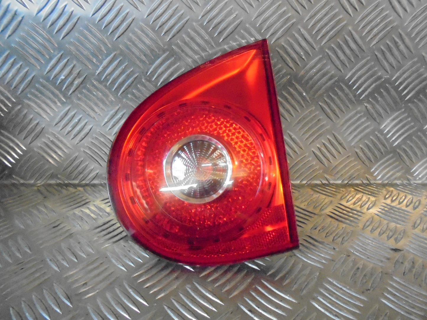 VW Golf 5 1K Baglygte Med OEM Nr. 1K6945094F Fra VW Ophugger