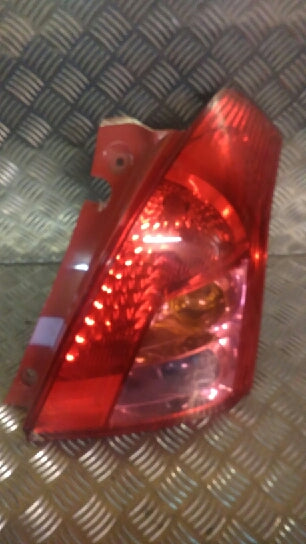 Suzuki Swift Baglygte Med OEM Nr. Ophugger Fra Suzuki Ophugger