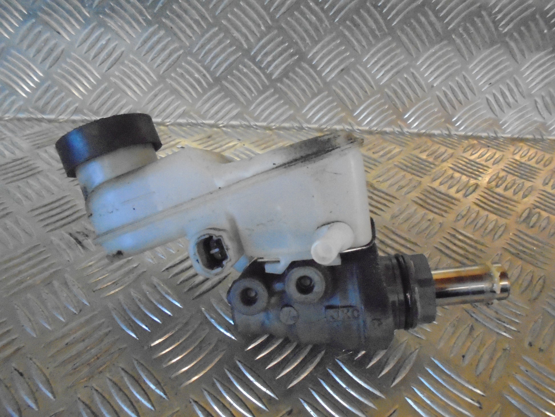 Toyota Yaris Verso Bremsehovedcylinder Med OEM Nr. Ophugger Fra Toyota Ophugger