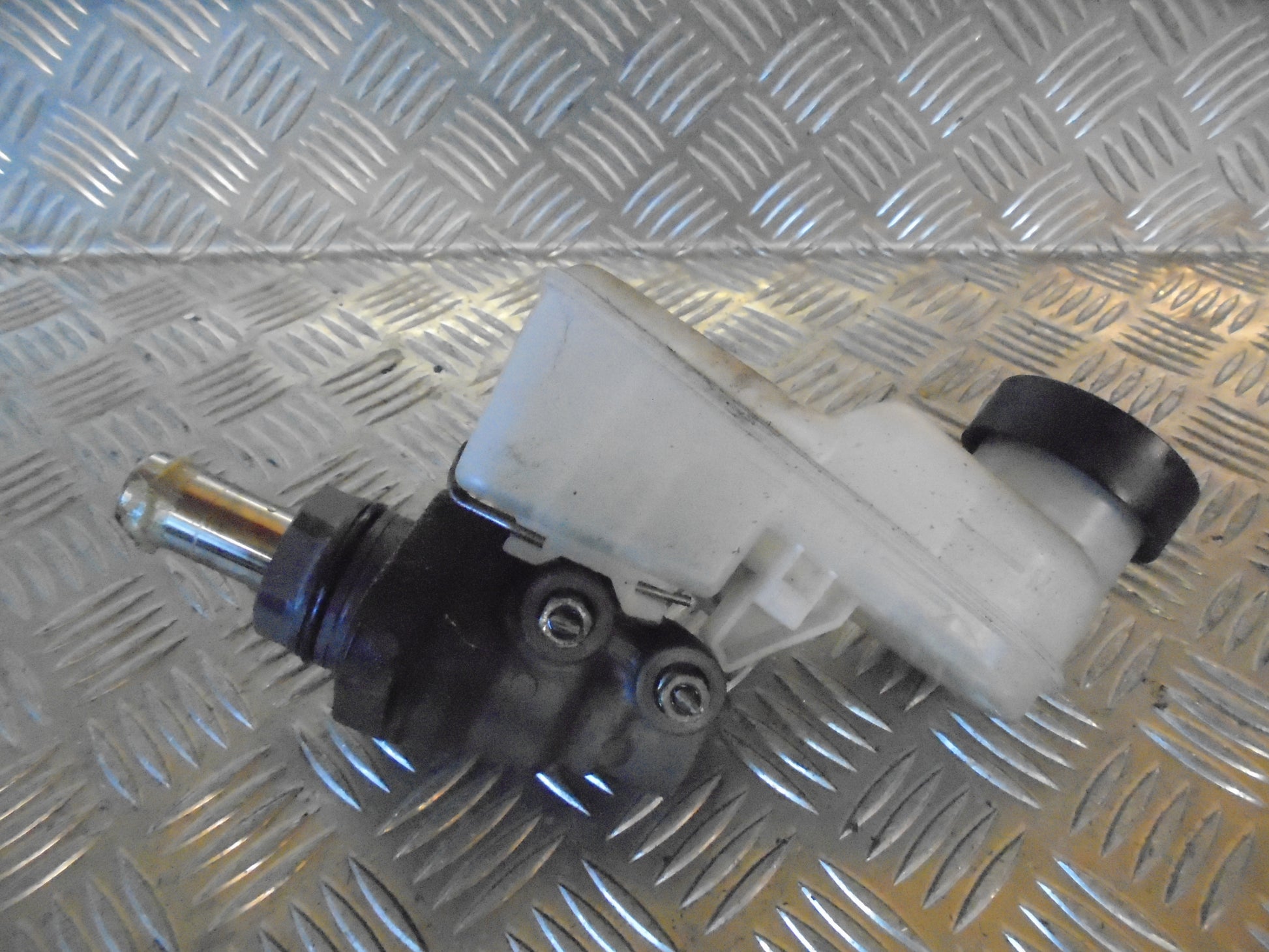 Toyota Yaris Verso Bremsehovedcylinder Med OEM Nr. Ophugger Fra Toyota Ophugger