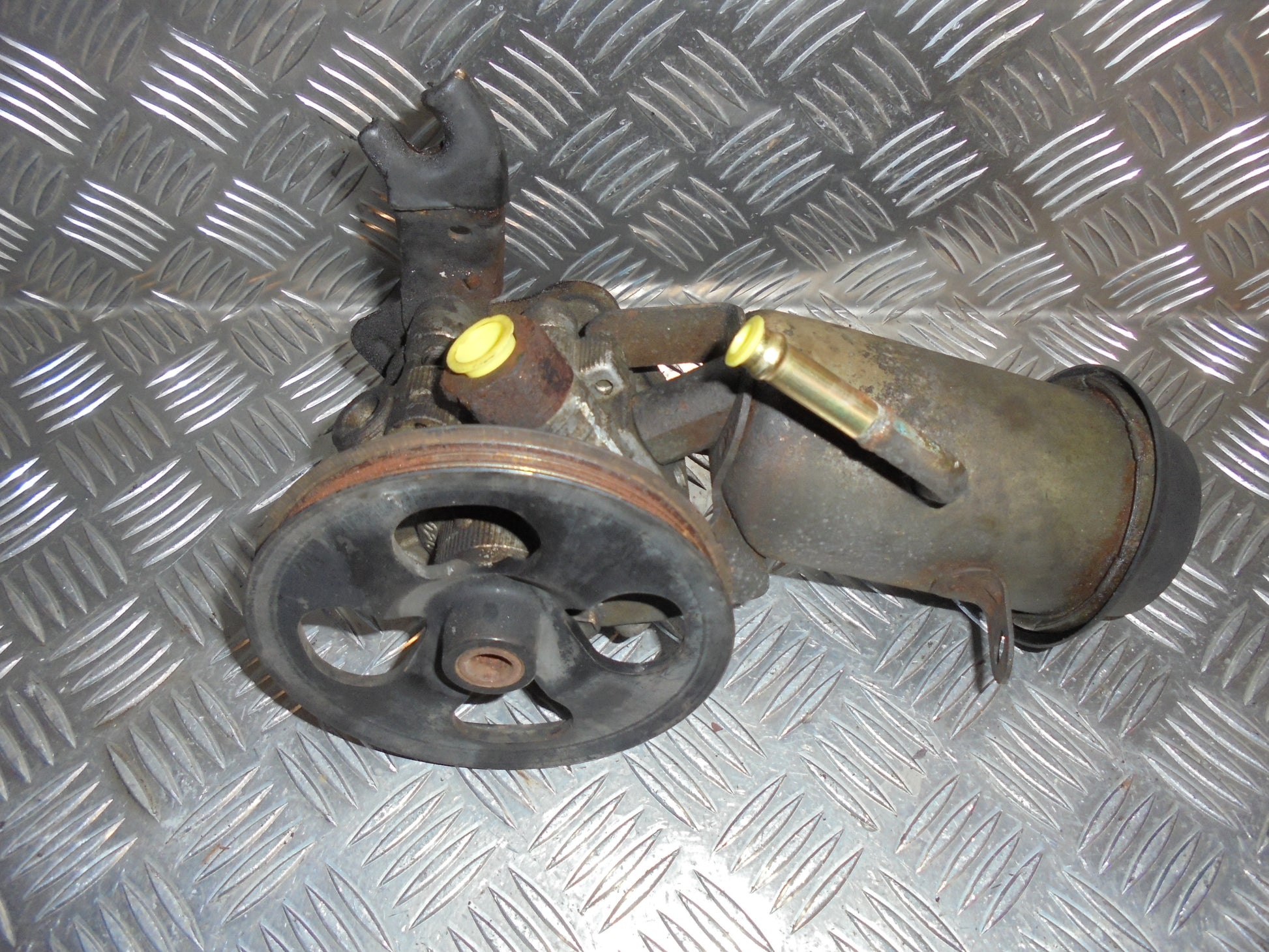 Toyota Yaris Verso Servopumpe Med OEM Nr. Ophugger Fra Toyota Ophugger